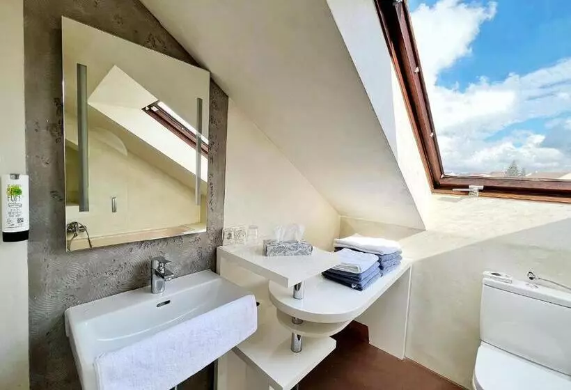 هتل Hellers Twenty Four I 24hcheckin