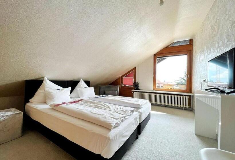 هتل Hellers Twenty Four I 24hcheckin