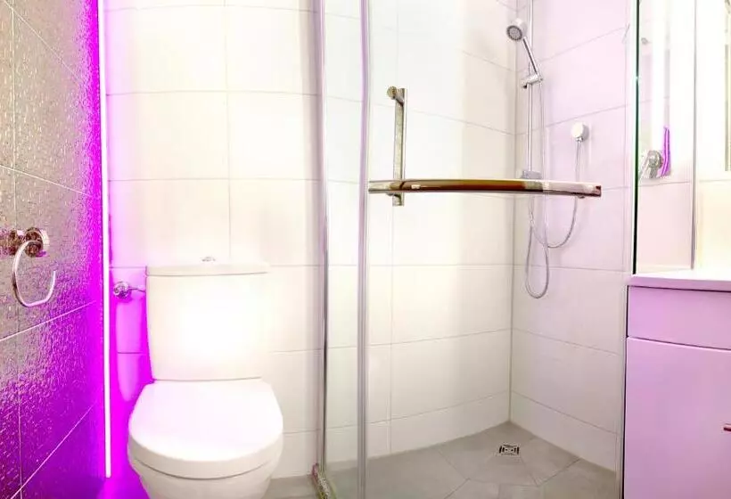 هتل Hellers Twenty Four I 24hcheckin