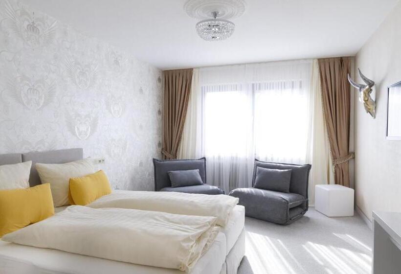 هتل Hellers Twenty Four I 24hcheckin