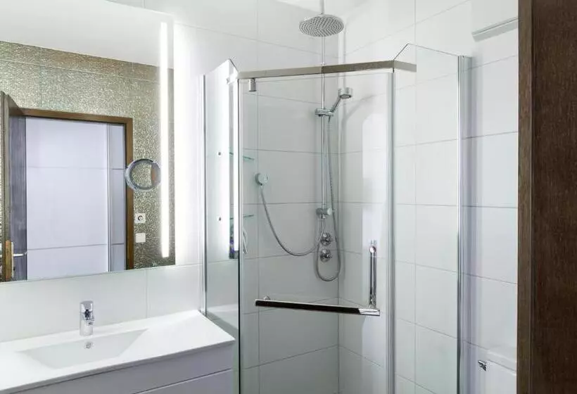 هتل Hellers Twenty Four I 24hcheckin