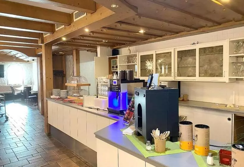 هتل Hellers Twenty Four I 24hcheckin