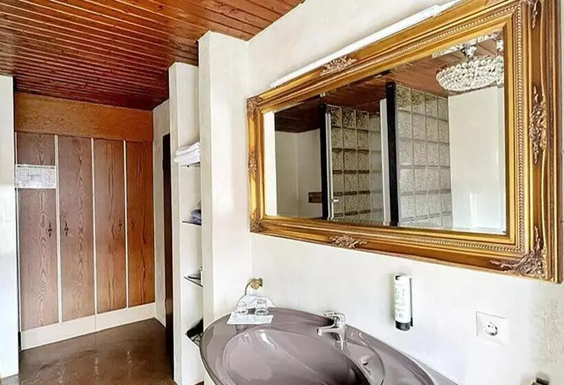 هتل Hellers Twenty Four I 24hcheckin