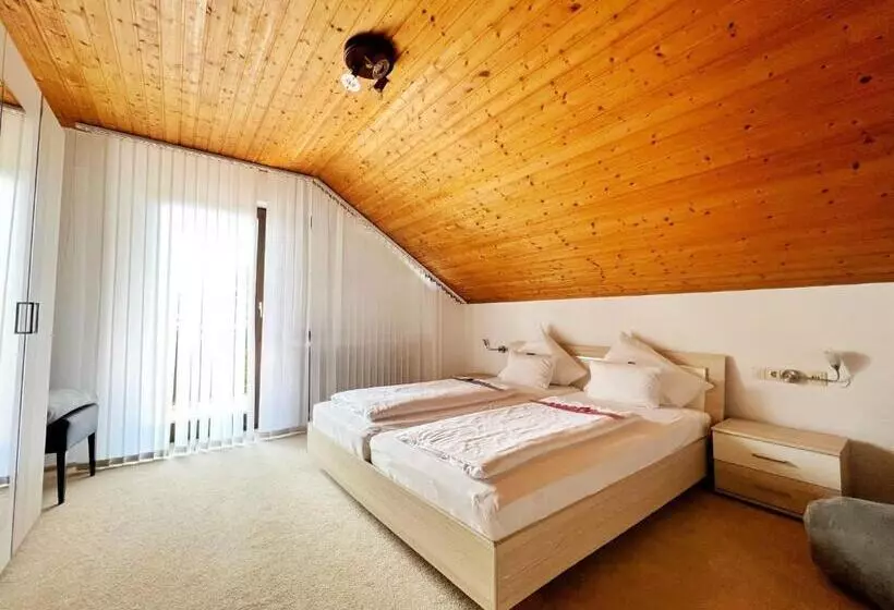 هتل Hellers Twenty Four I 24hcheckin