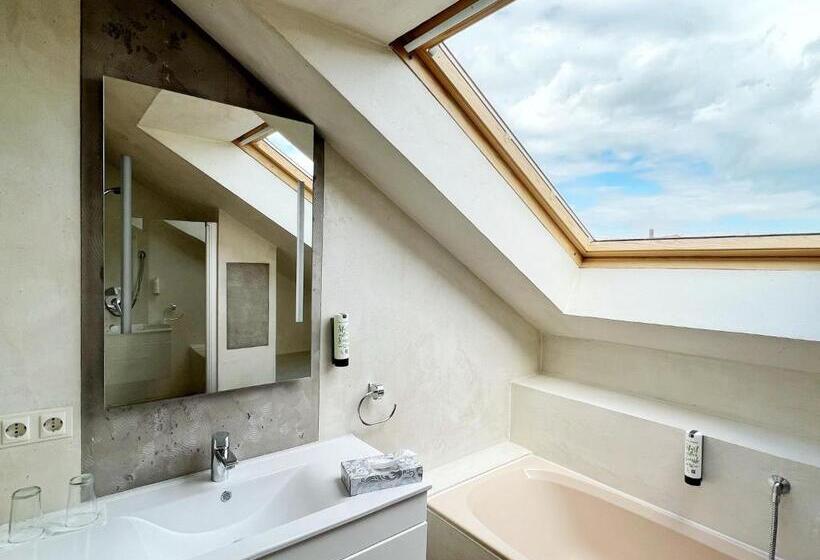 هتل Hellers Twenty Four I 24hcheckin