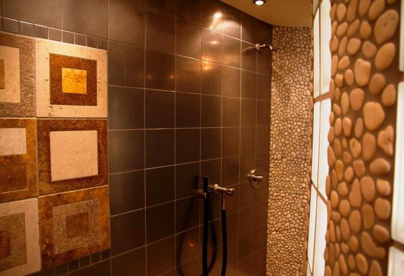 هتل Hellers Twenty Four I 24hcheckin