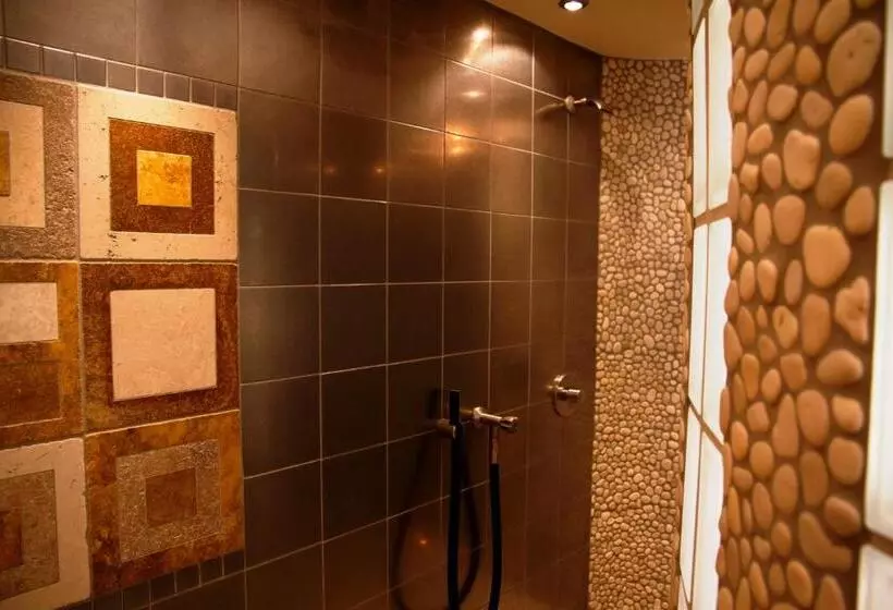 هتل Hellers Twenty Four I 24hcheckin