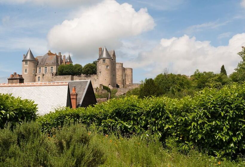 Отель Hôtel Restaurant Chambre Insolite Spa   Le Xii De Luynes