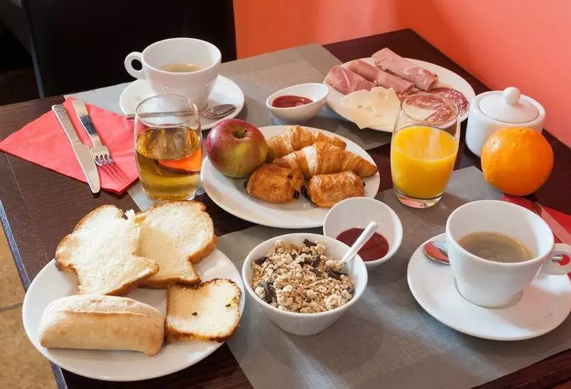 ホテル Hôtel Restaurant Chambre Insolite Spa Le Xii De Luynes