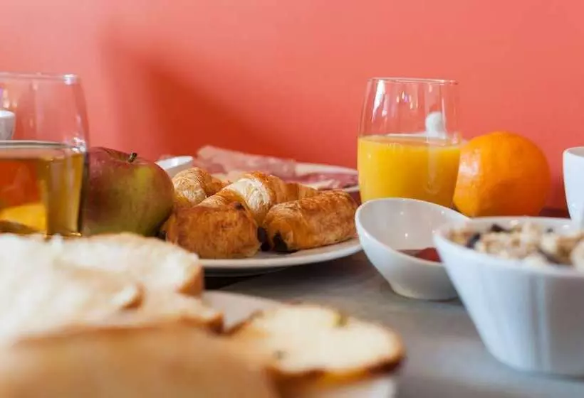 ホテル Hôtel Restaurant Chambre Insolite Spa Le Xii De Luynes