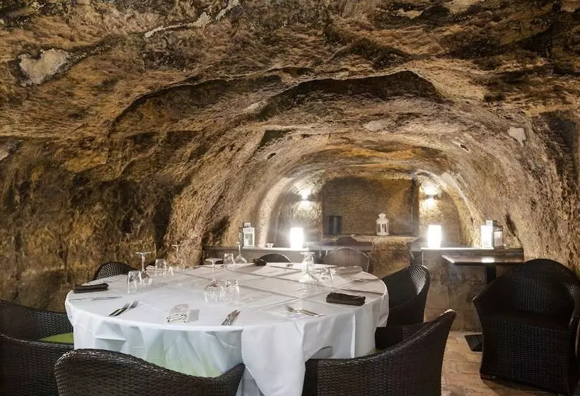 ホテル Hôtel Restaurant Chambre Insolite Spa Le Xii De Luynes