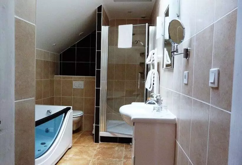 ホテル Hôtel Restaurant Chambre Insolite Spa Le Xii De Luynes