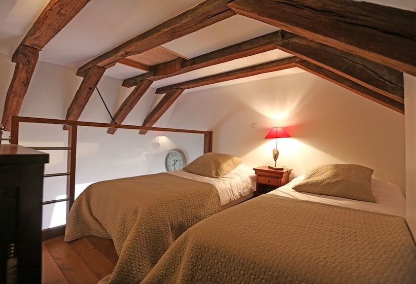 Отель Hôtel Restaurant Chambre Insolite Spa   Le Xii De Luynes