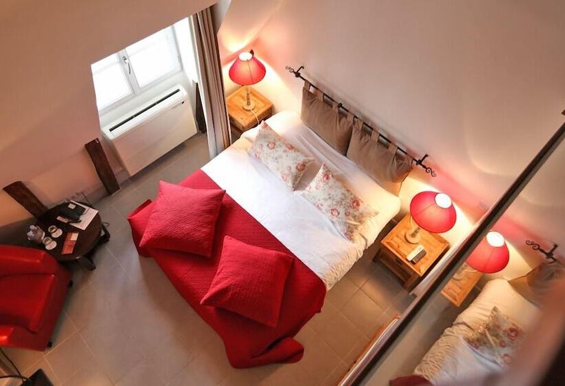 Отель Hôtel Restaurant Chambre Insolite Spa   Le Xii De Luynes