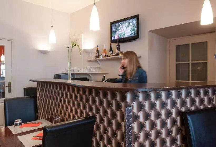 ホテル Hôtel Restaurant Chambre Insolite Spa Le Xii De Luynes