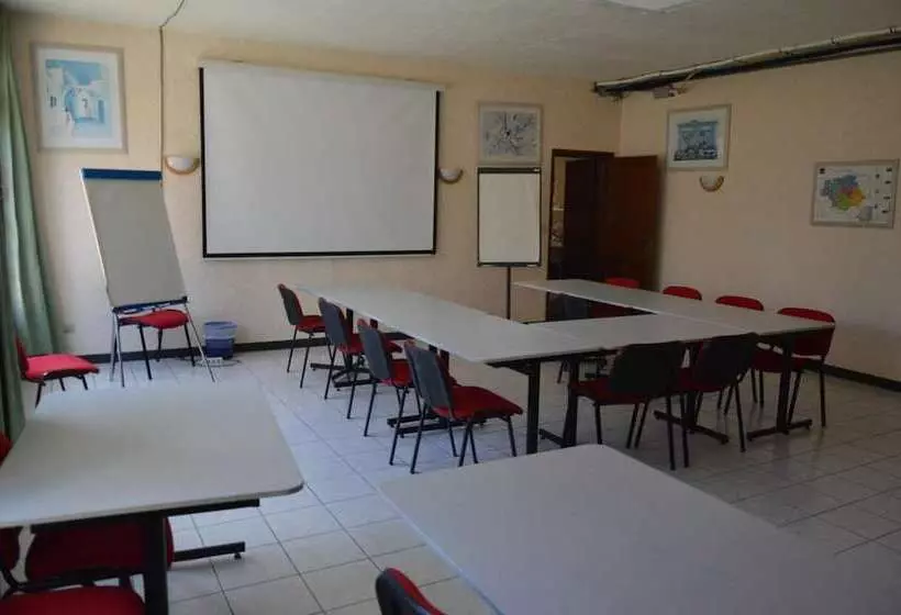 فندق Logis Hôtel & Restaurant Le Fleurance