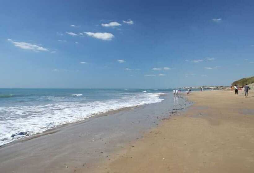 בית מלון כפרי Logis Hôtellerie Les Brisants , Restaurant J M Perochon