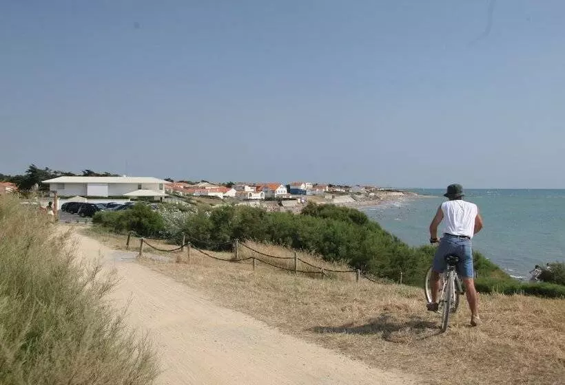 호텔 Logis Hôtellerie Les Brisants , Restaurant J M Perochon