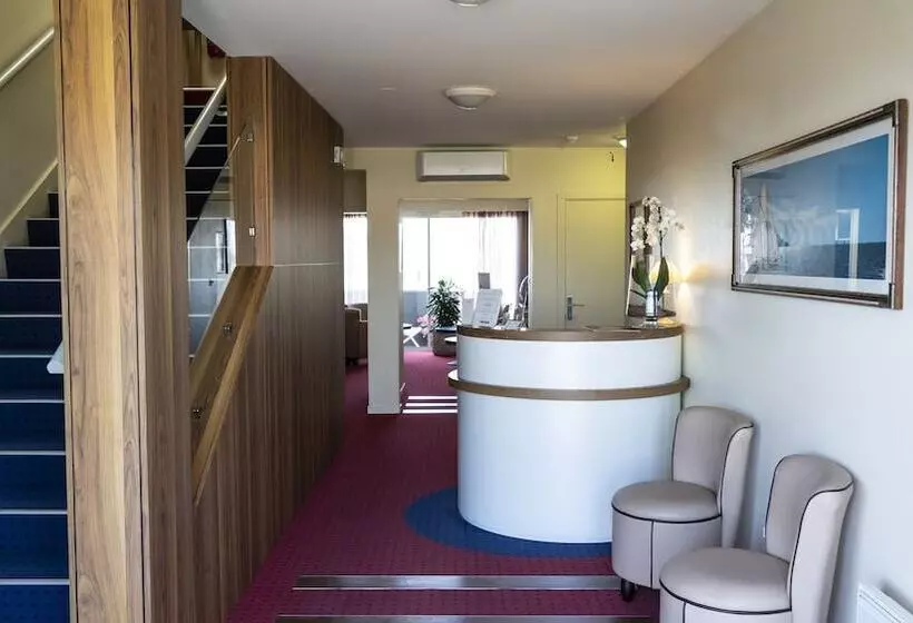 호텔 Logis Hôtellerie Les Brisants , Restaurant J M Perochon