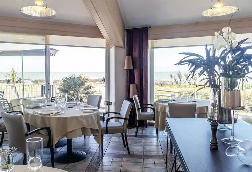 호텔 Logis Hôtellerie Les Brisants , Restaurant J M Perochon