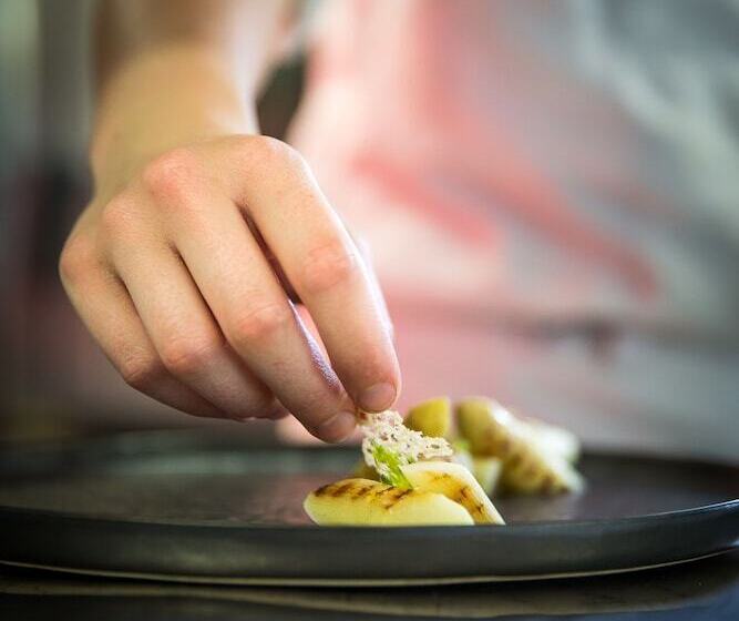 בית מלון כפרי Logis Hôtellerie Les Brisants , Restaurant J M Perochon