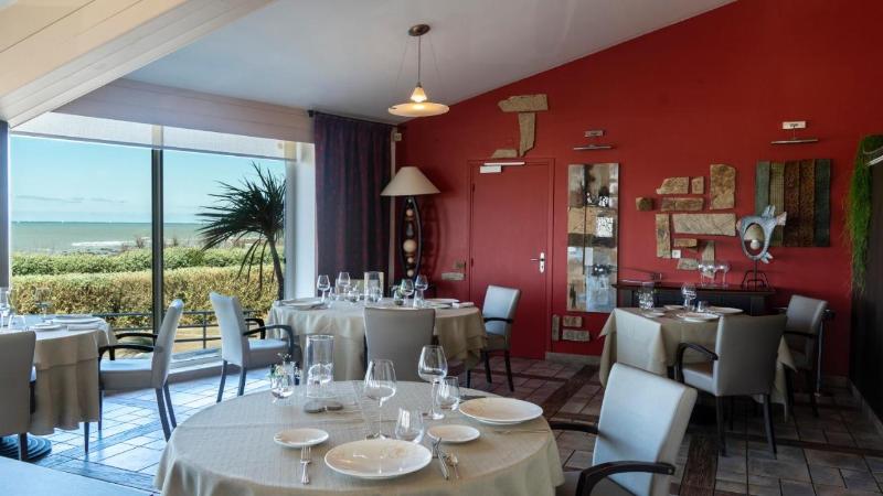 בית מלון כפרי Logis Hôtellerie Les Brisants , Restaurant J M Perochon