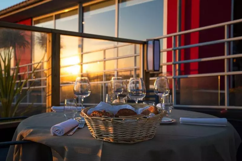 호텔 Logis Hôtellerie Les Brisants , Restaurant J M Perochon