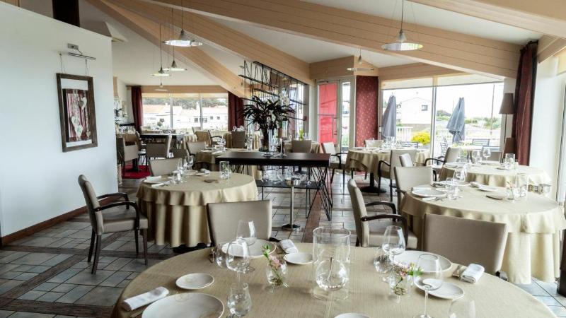 בית מלון כפרי Logis Hôtellerie Les Brisants , Restaurant J M Perochon