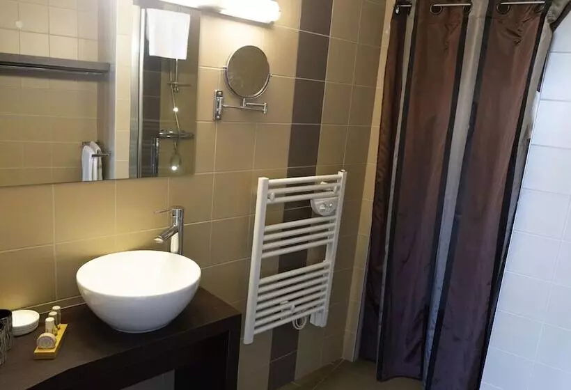 호텔 Logis Hôtellerie Les Brisants , Restaurant J M Perochon