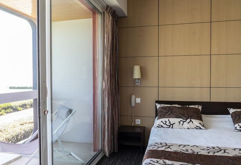 בית מלון כפרי Logis Hôtellerie Les Brisants , Restaurant J M Perochon