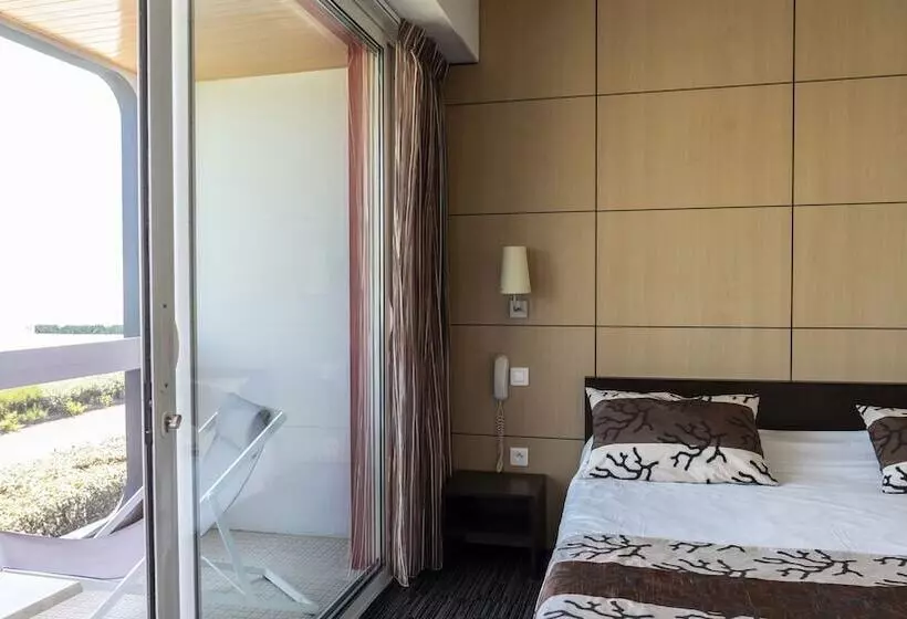 호텔 Logis Hôtellerie Les Brisants , Restaurant J M Perochon