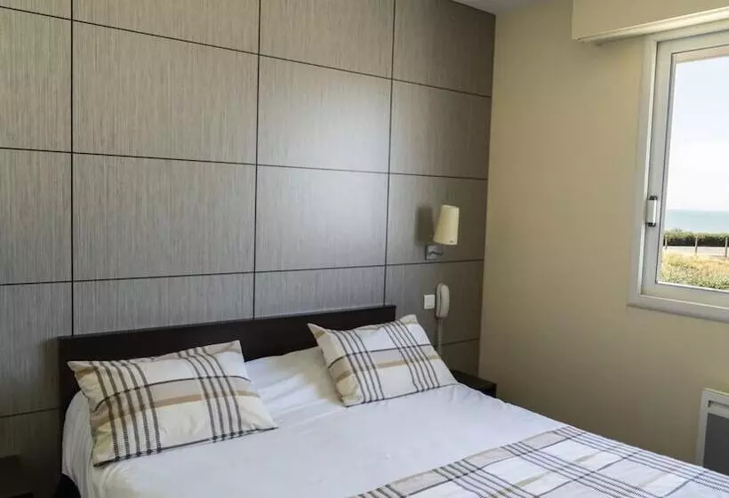 호텔 Logis Hôtellerie Les Brisants , Restaurant J M Perochon