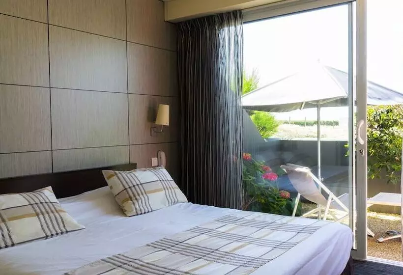 호텔 Logis Hôtellerie Les Brisants , Restaurant J M Perochon