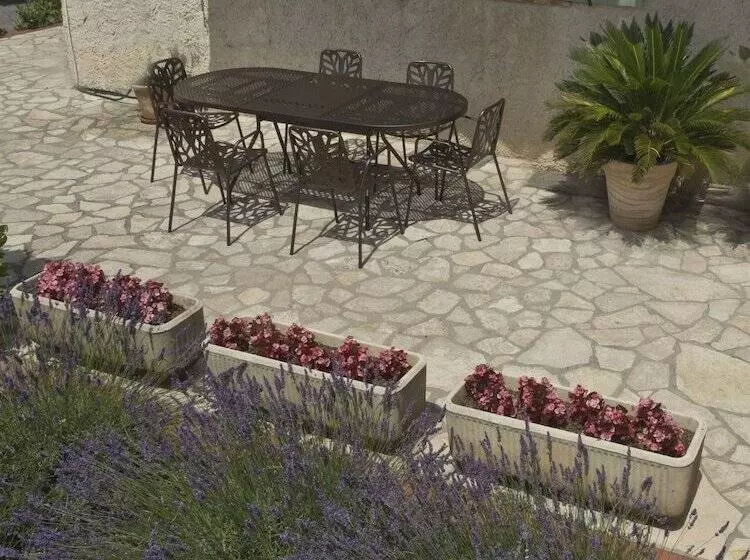 Отель Les Oliviers