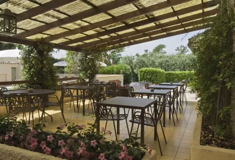 Отель Les Oliviers