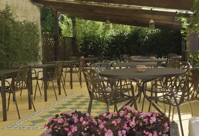 Отель Les Oliviers