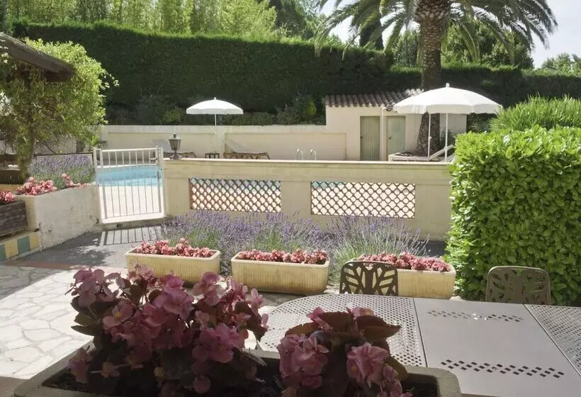 Отель Les Oliviers