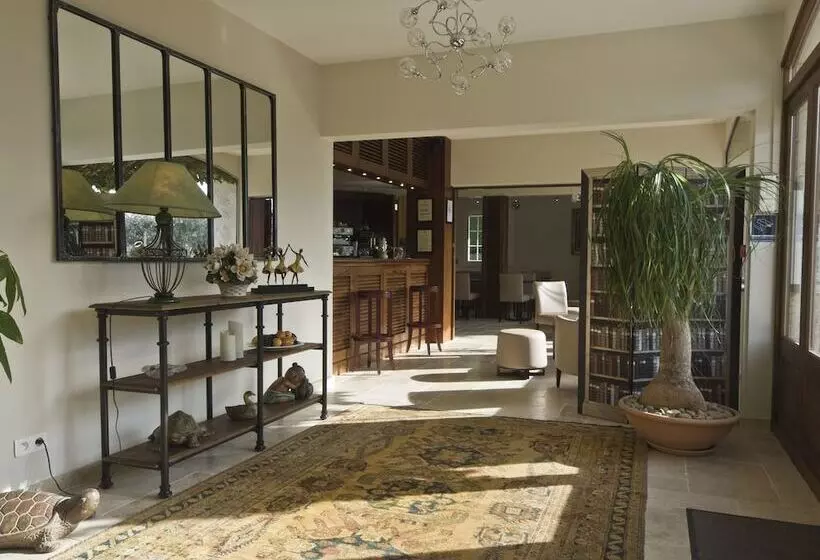 Отель Les Oliviers