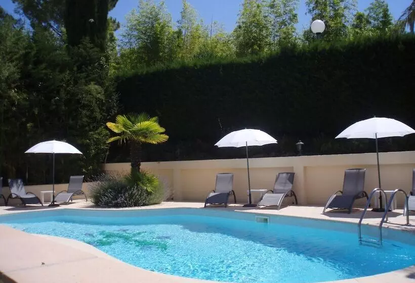 Отель Les Oliviers