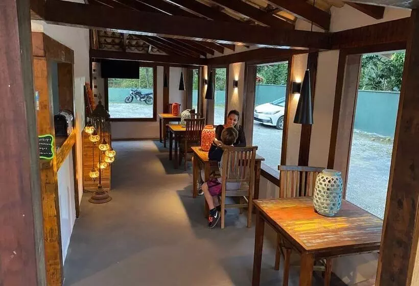 ホテル Pousada Tubes Hostel