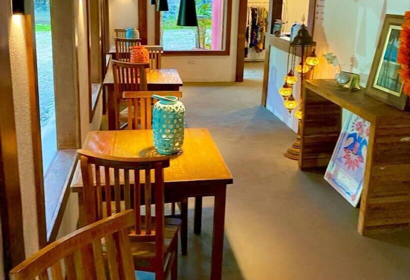 Отель Pousada Tubes Hostel