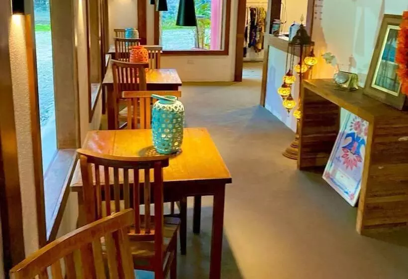 ホテル Pousada Tubes Hostel