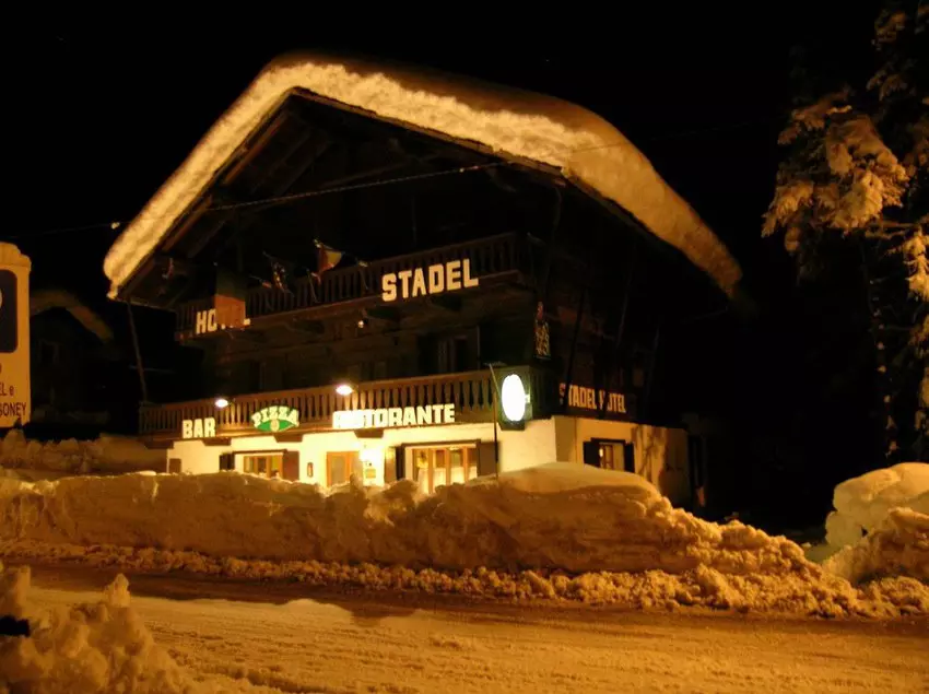 ホテル Stadel