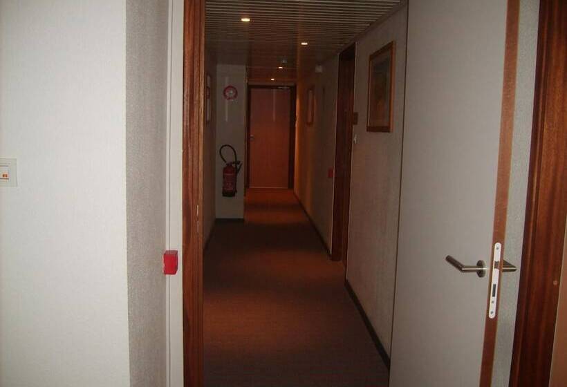 酒店 The Originals Access, Hôtel Arum, Remiremont