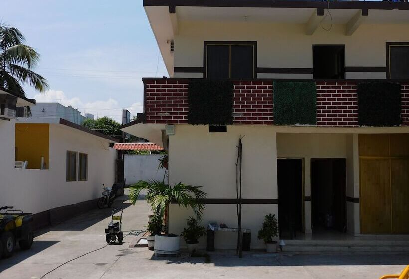 Отель Casa De Huespedes Nayomi By Rotamundos