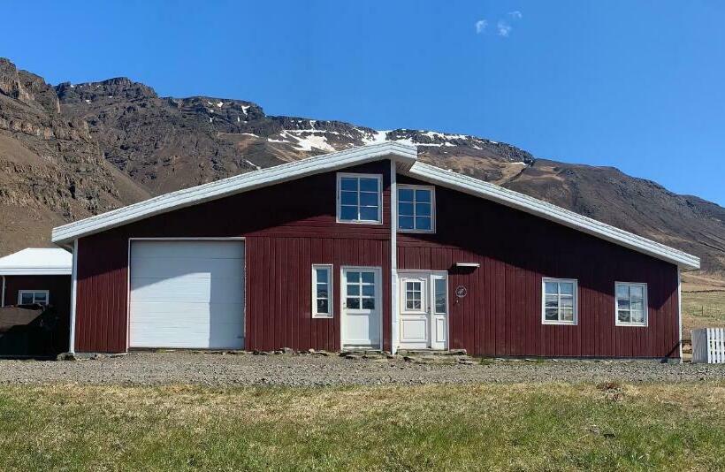 پانسیون Hvammur 2 Guesthouse Red House