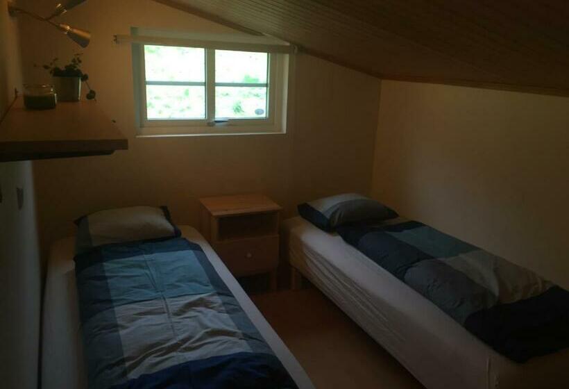 پانسیون Hvammur 2 Guesthouse Red House