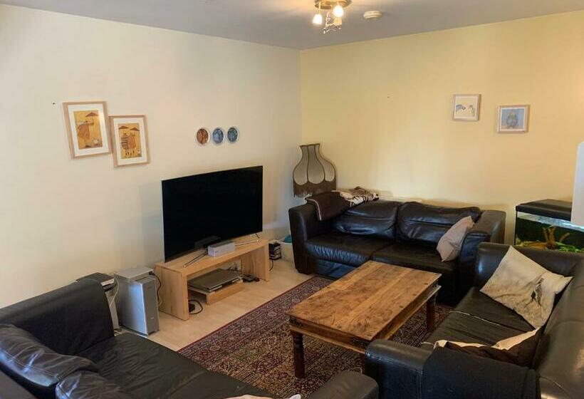 پانسیون Hvammur 2 Guesthouse Red House