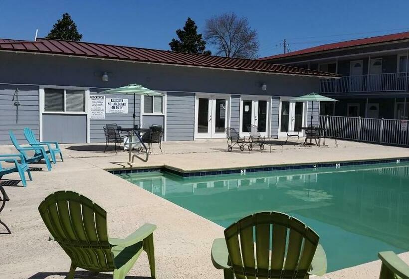 Beach Comber At Oak Shores