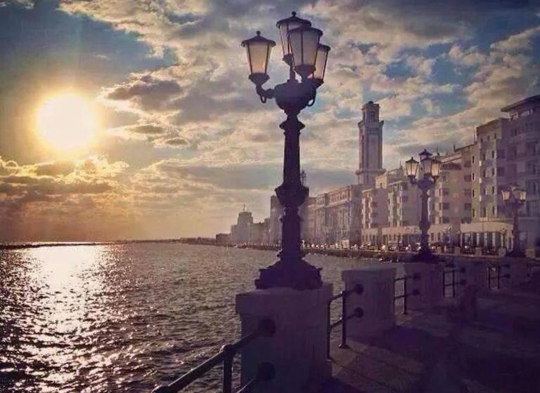 تختخواب و صبحانه Sister Residence Rooms